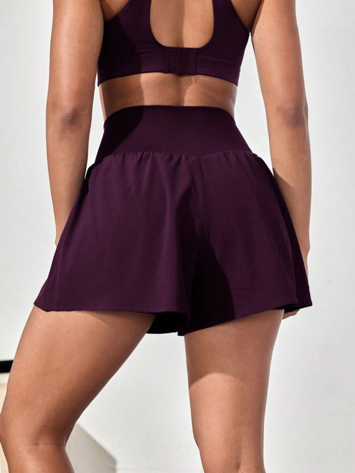 Schweißabweisende Laufshorts mit mittelhohem Bund, Taschen und schnelltrocknend