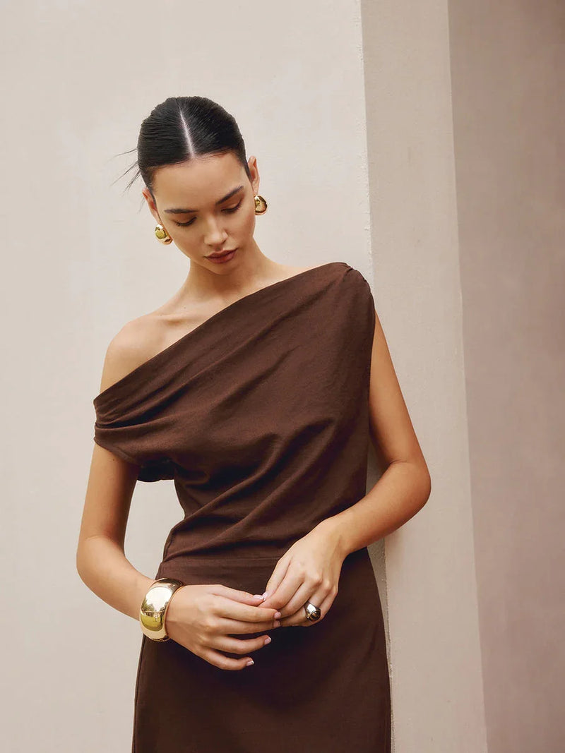 Slim Fit Kleid mit asymmetrischer Schulterpartie