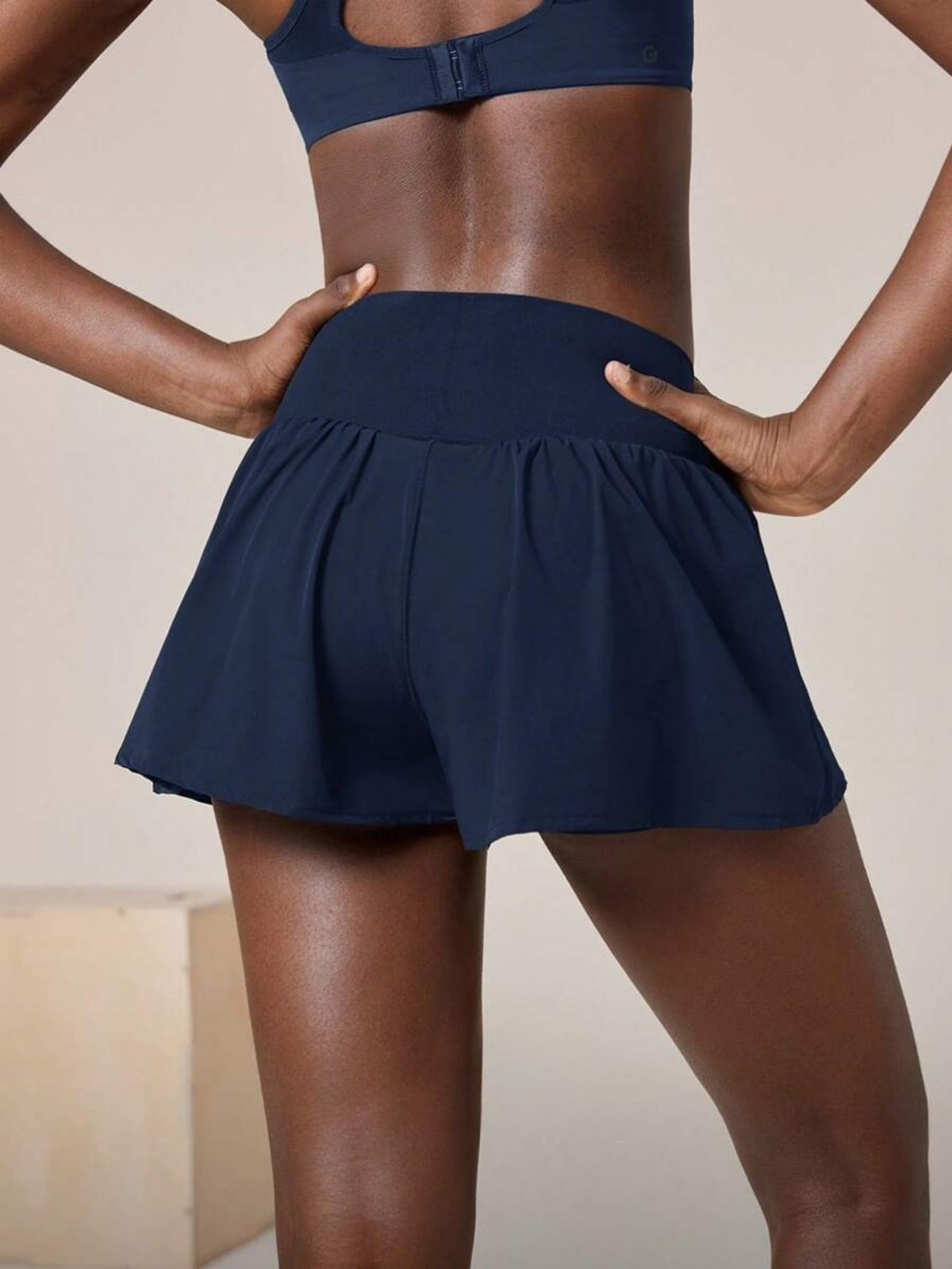 Schweißabweisende Laufshorts mit mittelhohem Bund, Taschen und schnelltrocknend