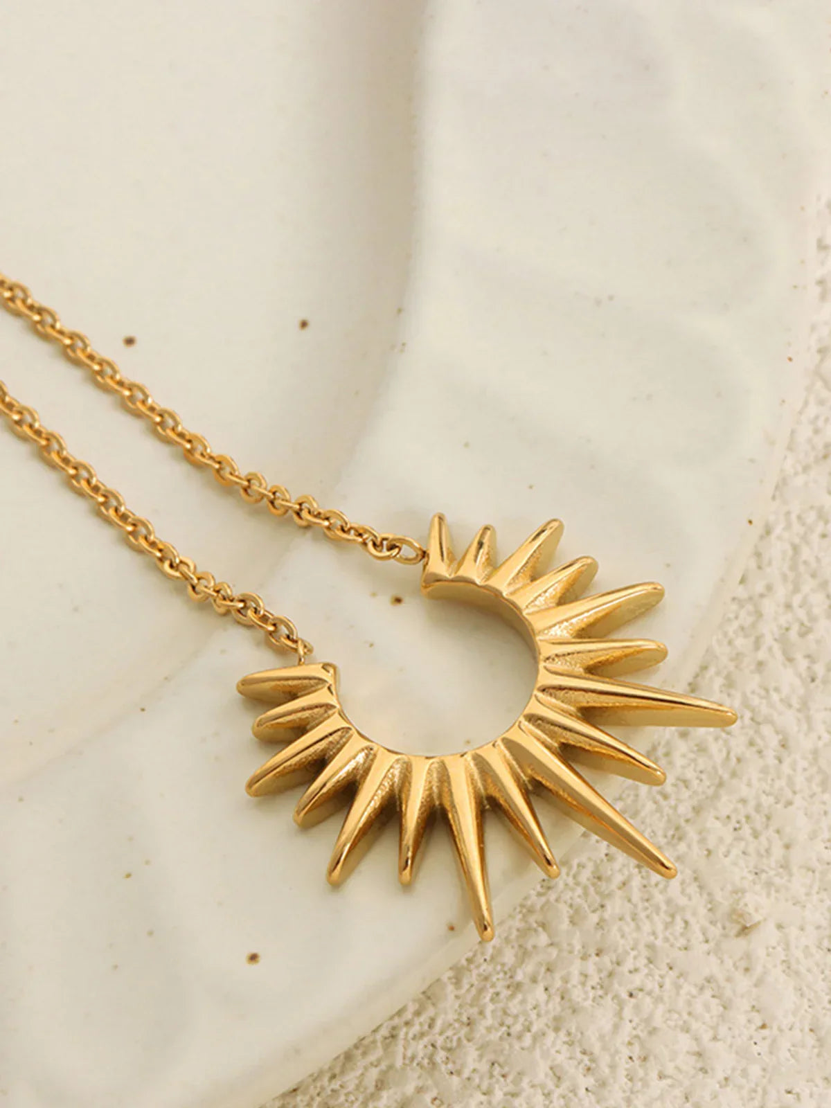 Golden Sunburst Pendant Necklace - LA FEMME WANDERER
