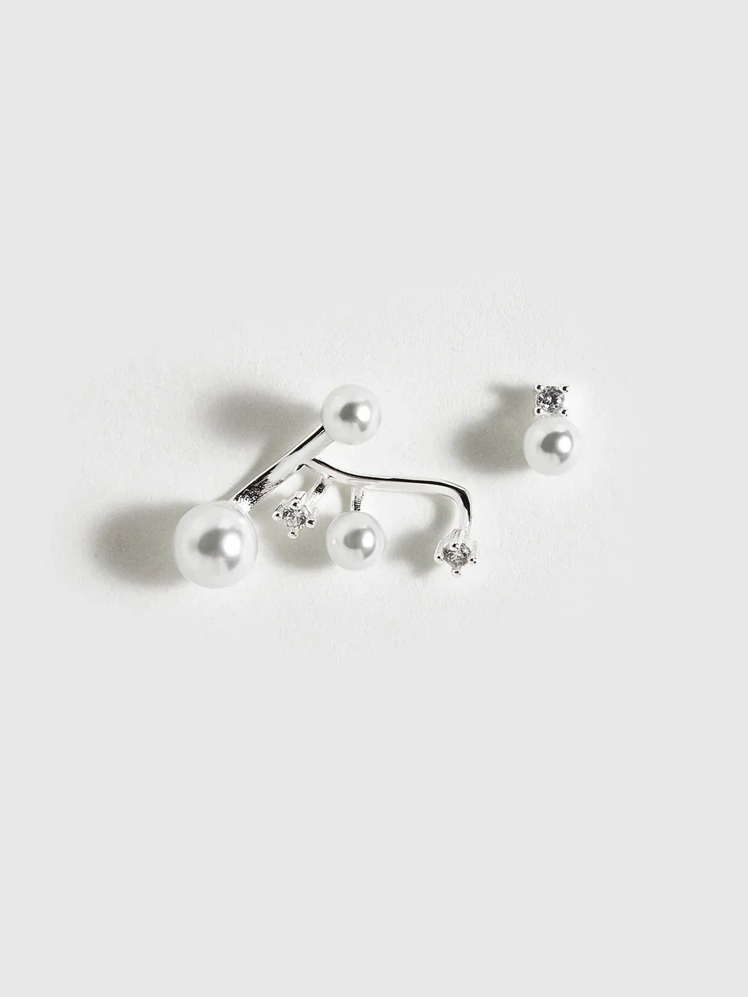 Modern Pearl Rhinestone Drop Earrings - LA FEMME WANDERER