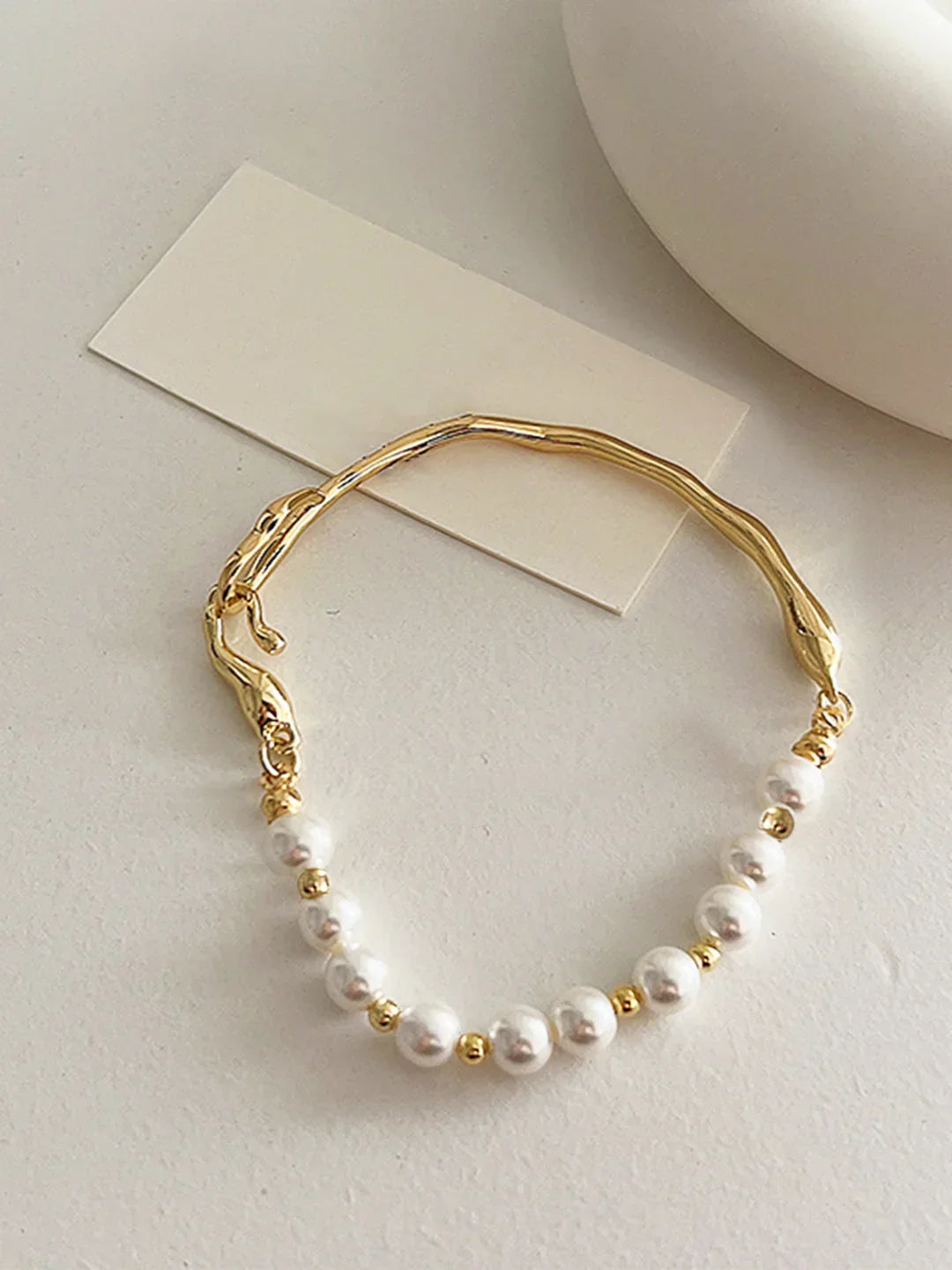 Sculpted Pearl Charm Bracelet - LA FEMME WANDERER