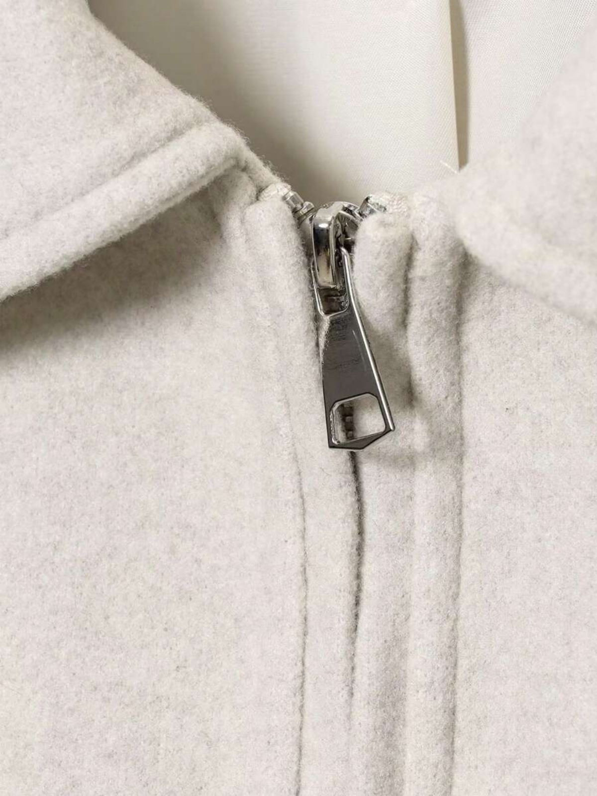 Minimalistische Herbstjacke aus Wollmischung mit Reißverschluss und Revers