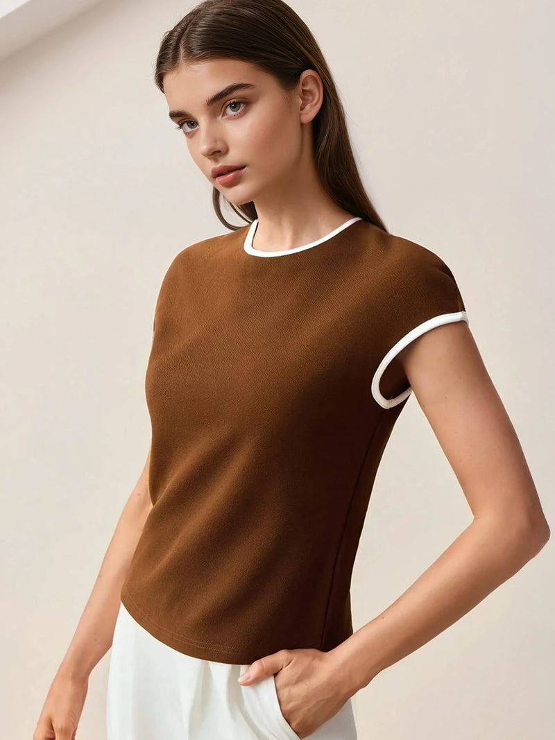 T-Shirt mit Rundhalsausschnitt und Kontrastbesatz, kurzärmelig, ganztägiger Tragekomfort