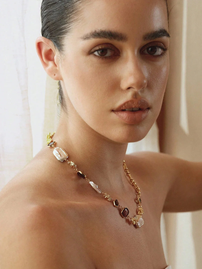 Asymmetrical Faux Pearl Necklace With Gold Finish Glam