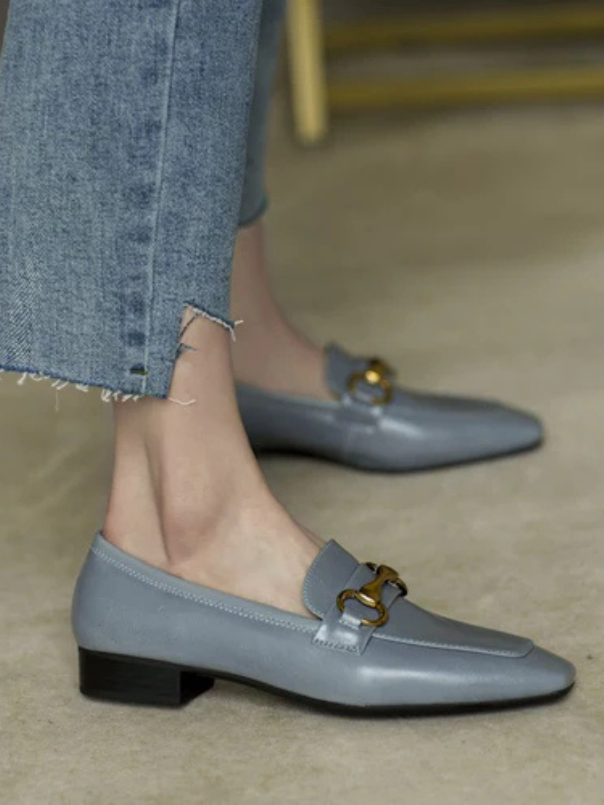 Leder flache Schuhe mit niedrigem Metall Akzent -Quadratzehen